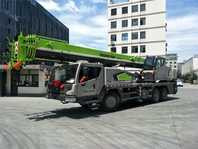 右江区跨街广告牌的高空安装注意事项