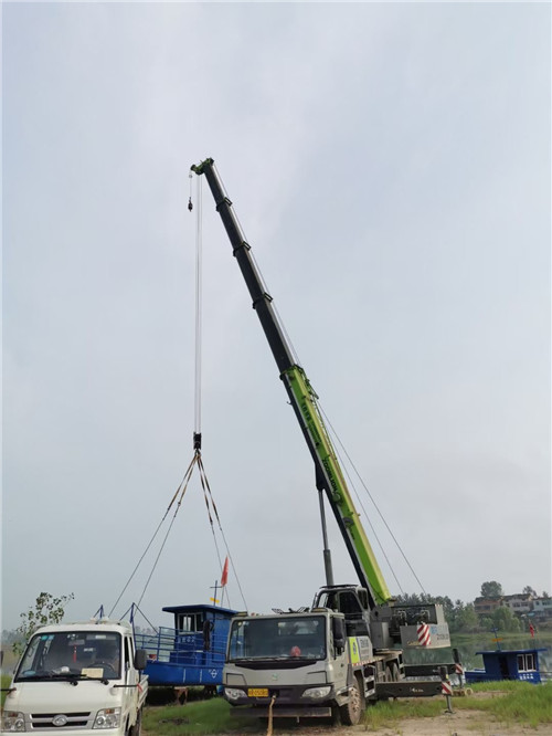 右江区桥梁建设吊装案例