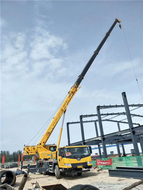 右江区超高层建筑钢结构吊装案例